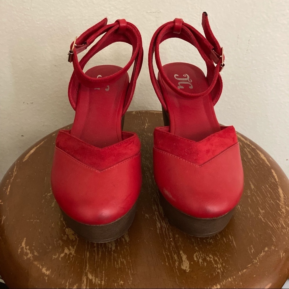 JG red shoes